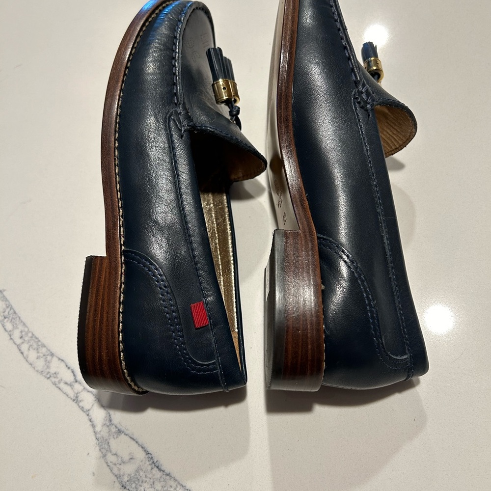 Marc Joseph West End styled loafers. These shoes are NWOT. Size 5 - Picture 4 of 7